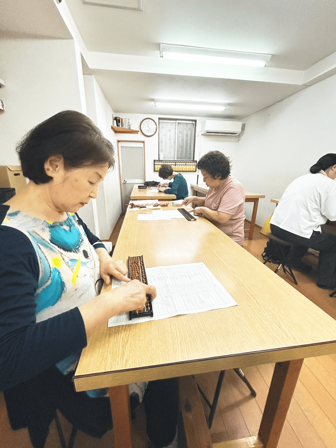 大人のそろばん倶楽部の授業の様子