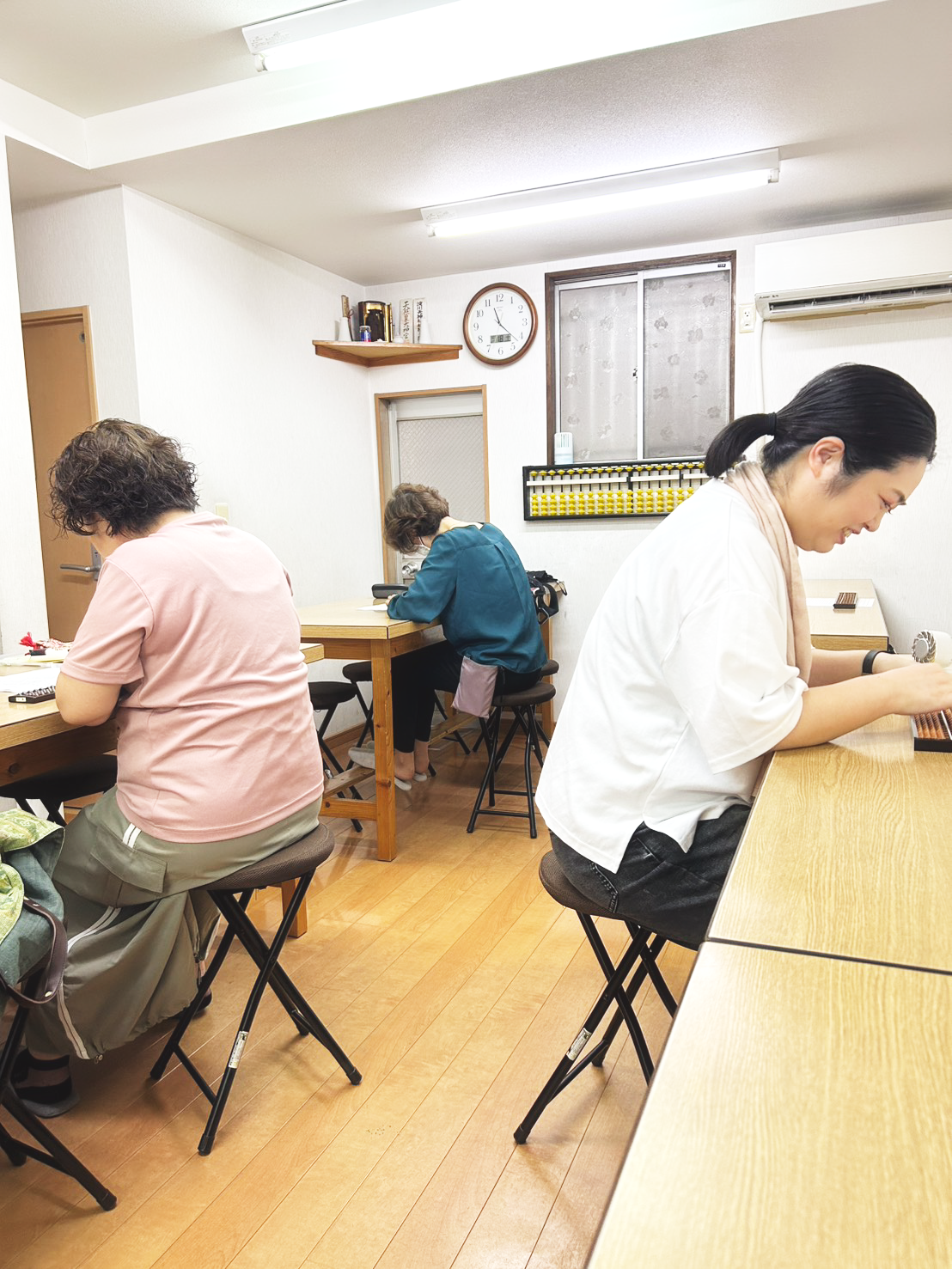 大人のそろばん倶楽部の授業の様子