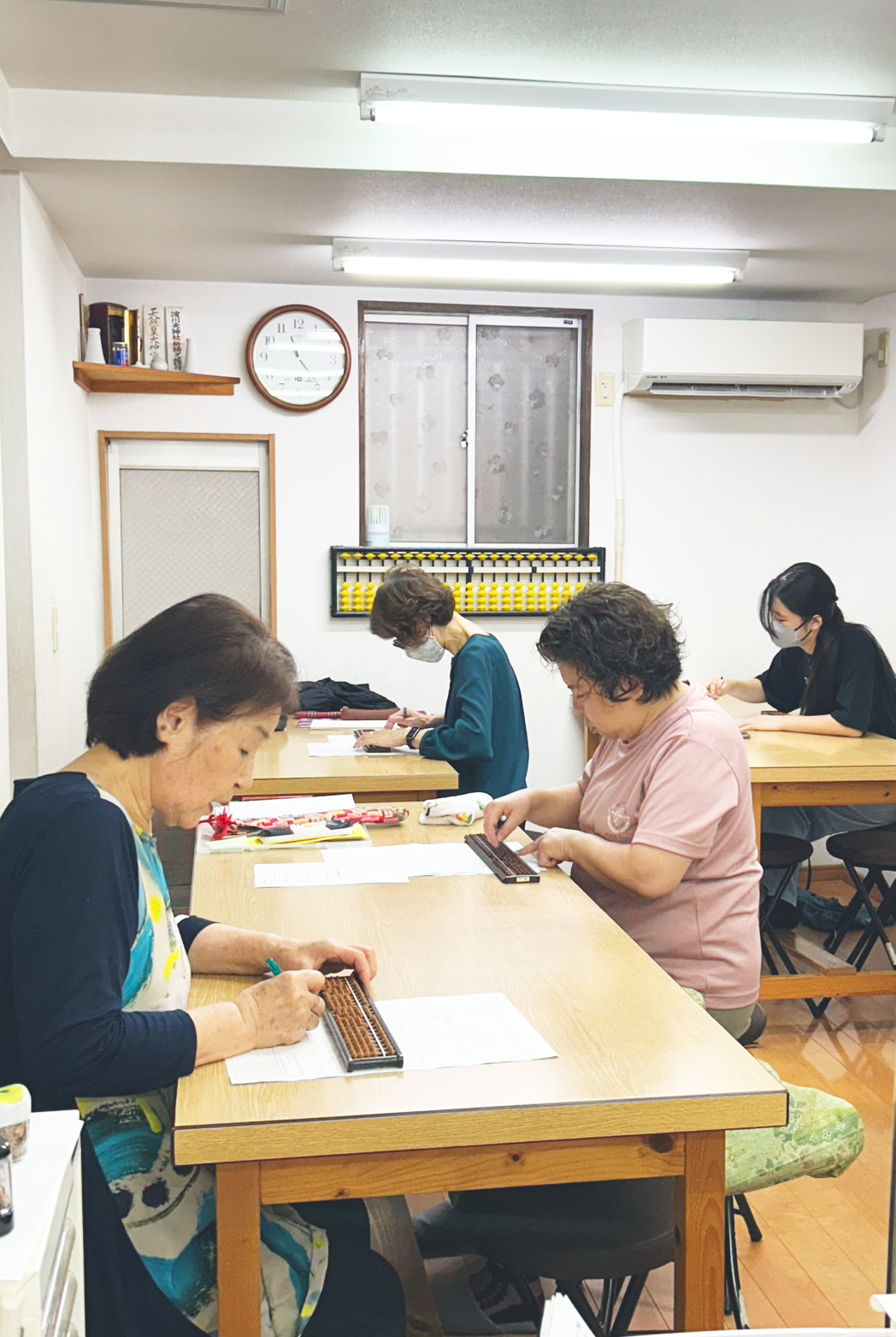 大人のそろばん倶楽部の授業の様子